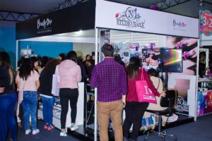 crearqperu-proyectos-diseño-stand-beuaty-store-slide-02