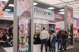 crearqperu-proyectos-diseño-stand-recamier2018-slider-01